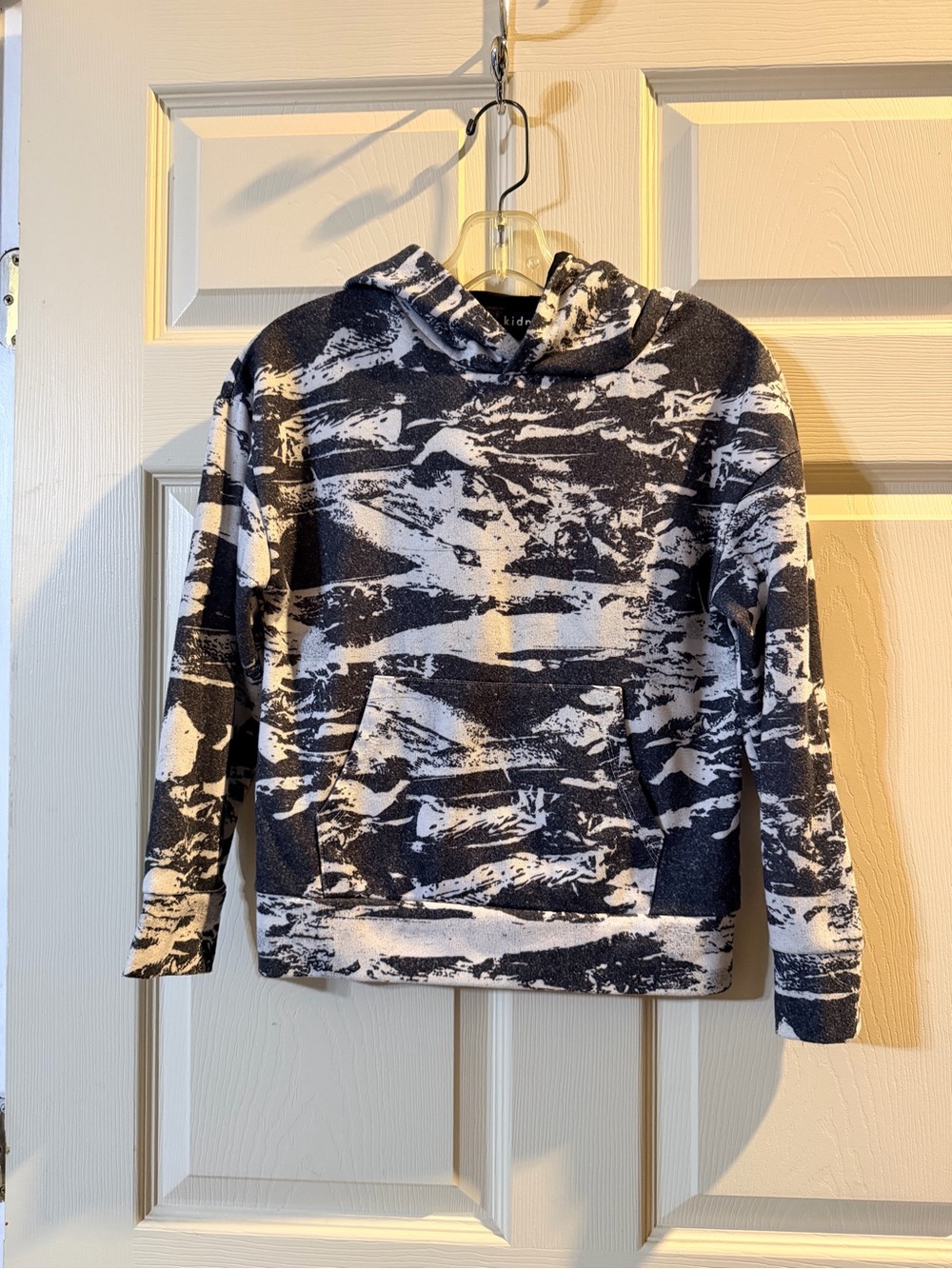 kidpik Black and White camo design Hoodie Sz 7/8